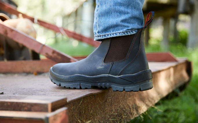 The Complete Guide to the Mongrel Brown Non-Safety Work Boot (916030)