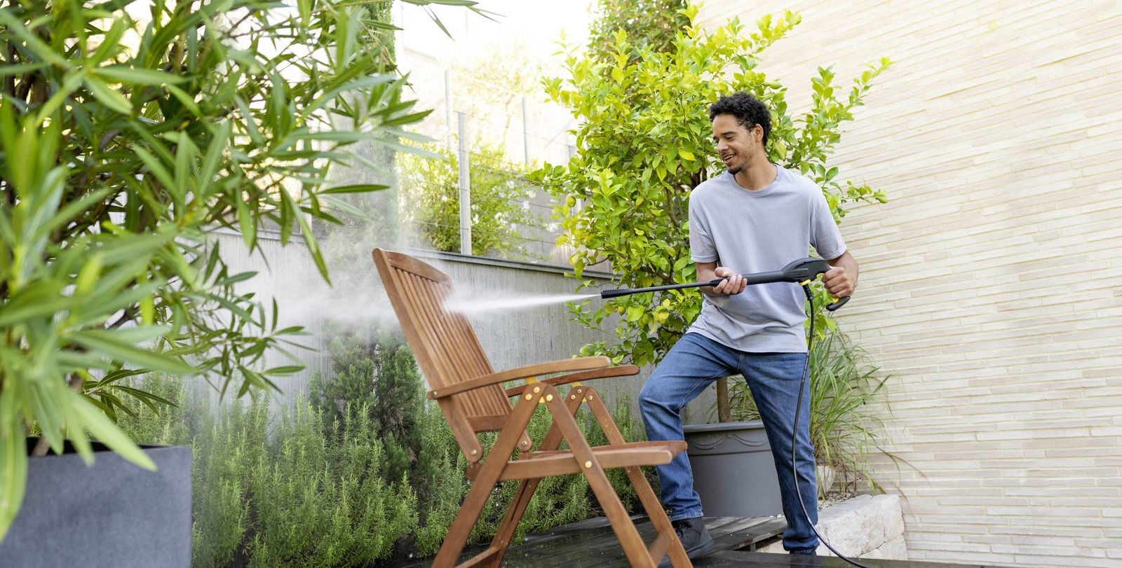 Kärcher K2 Classic Pressure Washer: Efficient Cleaning Power from Hall-Fast