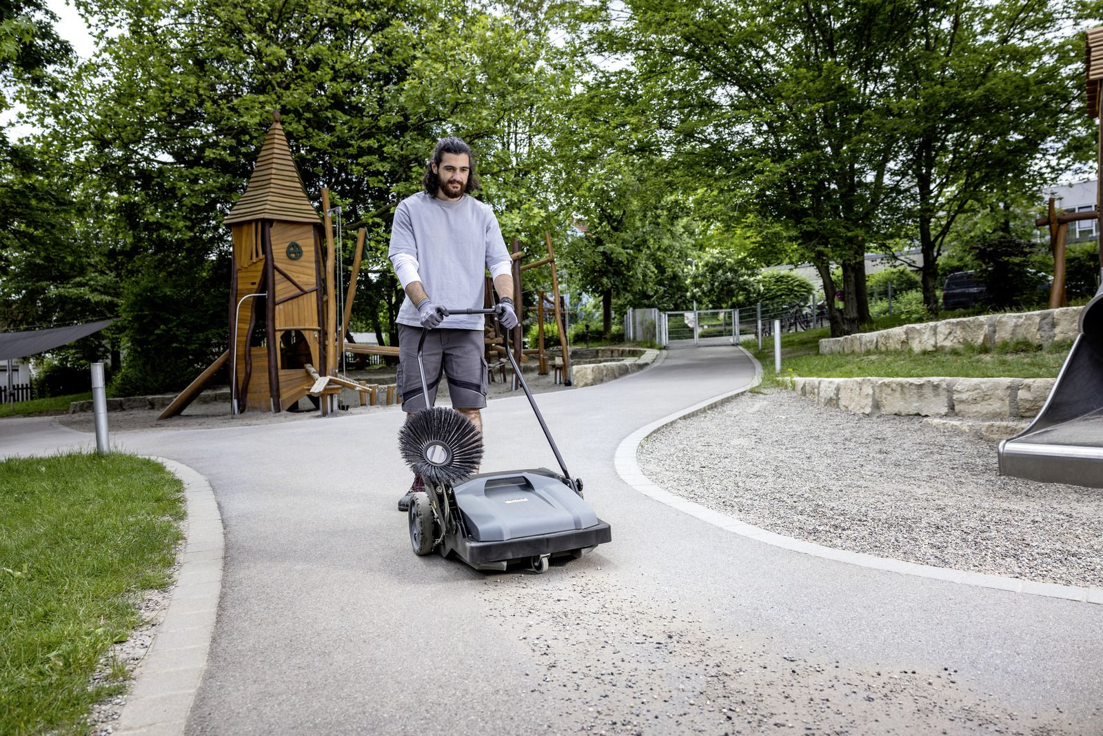 Kärcher Sweeper KM 70/15 C Classic - The Essential Manual Floor ...