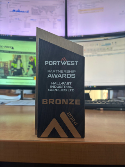 Portwest Workwear & PPE Derby: Hall-Fast's Complete Local Guide to the East Midlands' Premier Safety Specialists